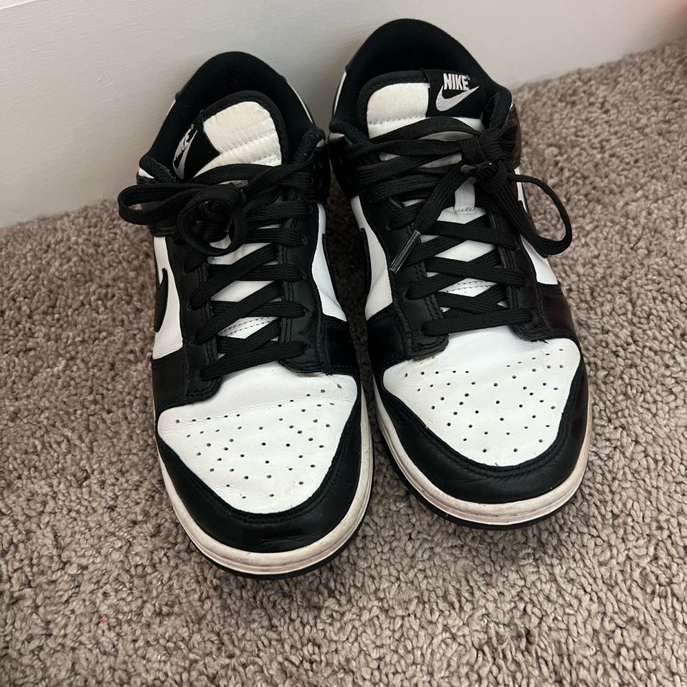 Nike Men's Classic Black and White Sneakers